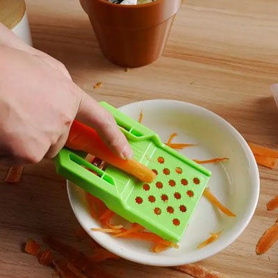 Éplucheur à légumes au design unique avec poignée en cœur, parfait pour une cuisine créative et fonctionnelle