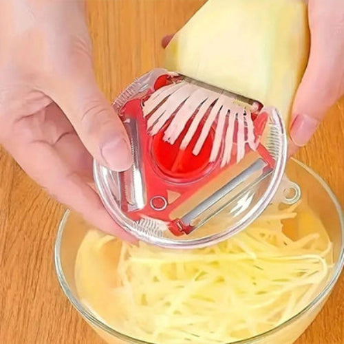 Éplucheur rouge 3‑en‑1 polyvalent pour fruits et légumes, en action sur une pomme de terre