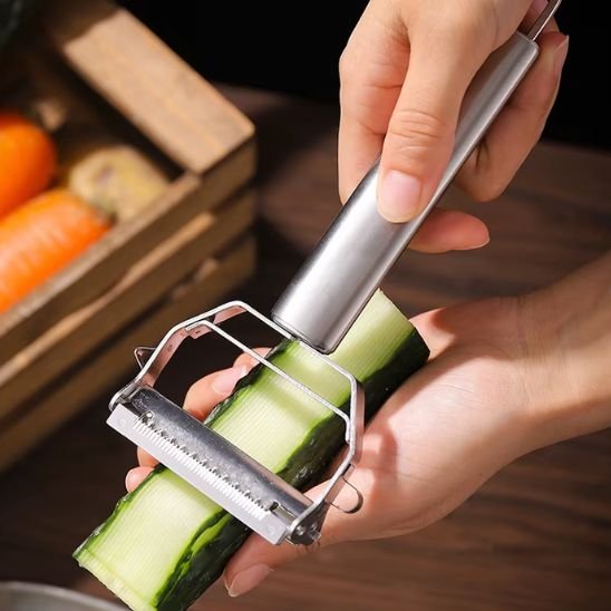 Râpe à légumes manuelle en acier inoxydable avec lame ajustable